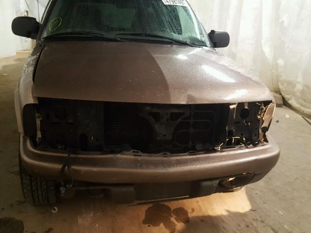 1GNDT13W62K240800 - 2002 CHEVROLET BLAZER BROWN photo 9