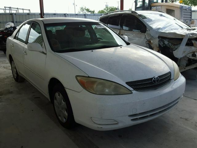 JTDBE32K320002824 - 2002 TOYOTA CAMRY LE WHITE photo 1