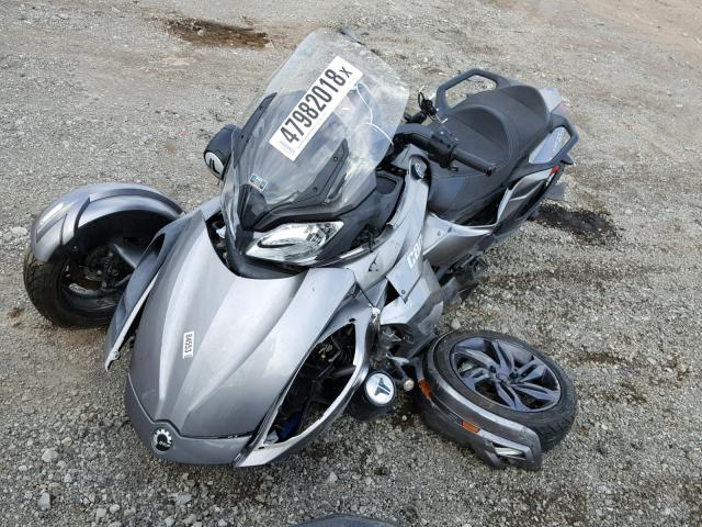 2BXNCBC1XDV001480 - 2013 CAN-AM SPYDER ROA SILVER photo 2