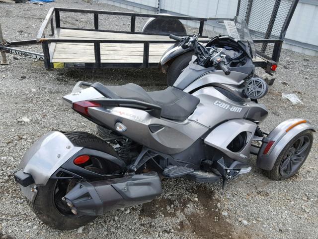 2BXNCBC1XDV001480 - 2013 CAN-AM SPYDER ROA SILVER photo 4