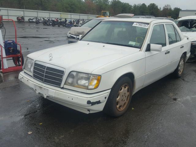 WDBEA32E7RC040681 - 1994 MERCEDES-BENZ E 320 WHITE photo 2