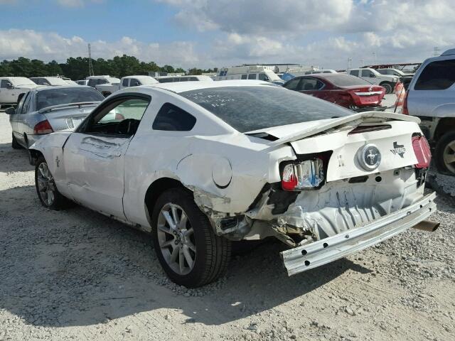 1ZVBP8AN9A5168704 - 2010 FORD MUSTANG WHITE photo 3