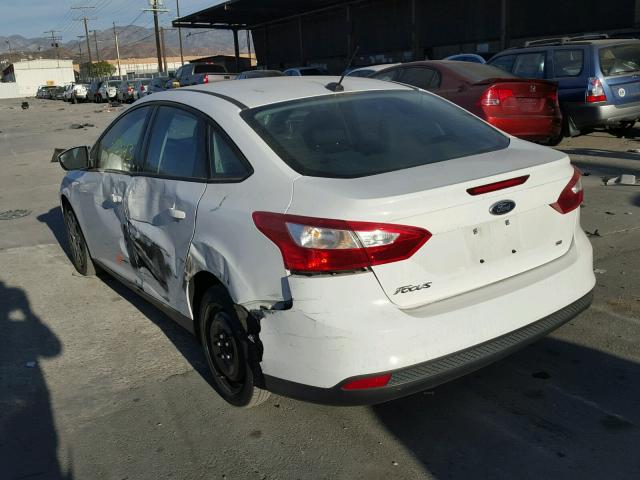 1FAHP3F25CL415719 - 2012 FORD FOCUS SE WHITE photo 3