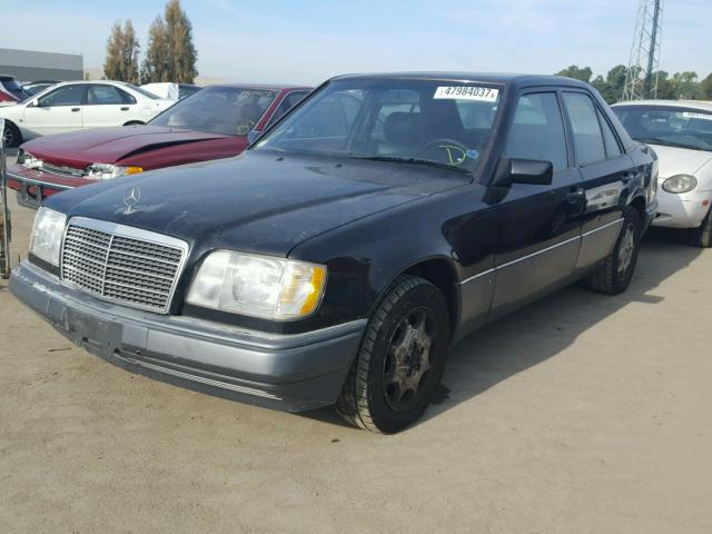 WDBEA32E4RC041464 - 1994 MERCEDES-BENZ E 320 BLACK photo 2