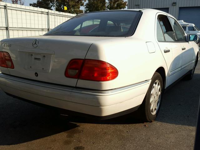 WDBJF65F0WA623459 - 1998 MERCEDES-BENZ E 320 WHITE photo 4