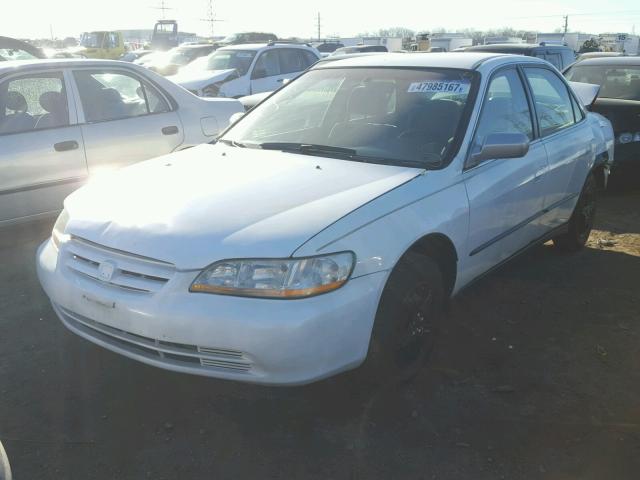 1HGCG5649WA137040 - 1998 HONDA ACCORD LX WHITE photo 2