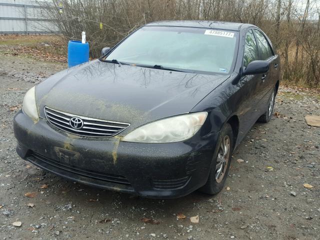 4T1BE32K55U097668 - 2005 TOYOTA CAMRY LE შავი ფოტო 2