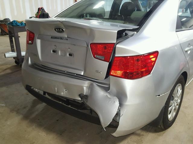 KNAFU4A25D5663091 - 2013 KIA FORTE EX SILVER photo 9