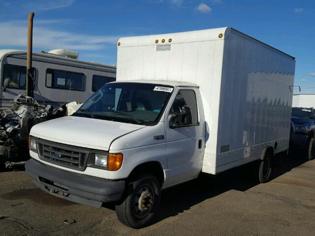 1FDXE45P95HA78486 - 2005 FORD ECONOLINE WHITE photo 2