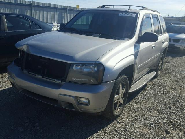 1GNDT13S062190155 - 2006 CHEVROLET TRAILBLAZE SILVER photo 2