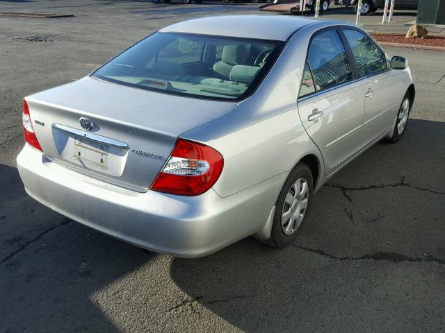 4T1BE30K14U898938 - 2004 TOYOTA CAMRY LE 银色 照片 4