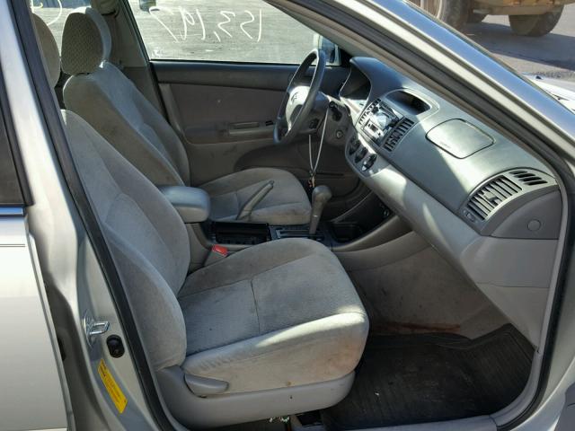 4T1BE30K14U898938 - 2004 TOYOTA CAMRY LE 银色 照片 5