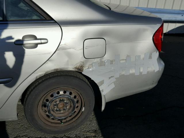 4T1BE30K14U898938 - 2004 TOYOTA CAMRY LE 银色 照片 9