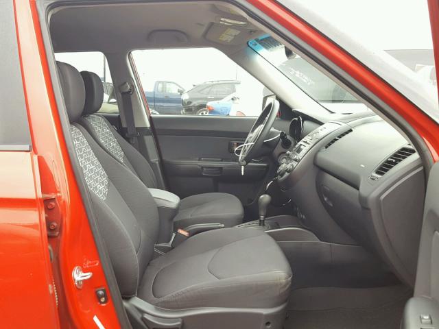 KNDJT2A27A7138358 - 2010 KIA SOUL + RED photo 5