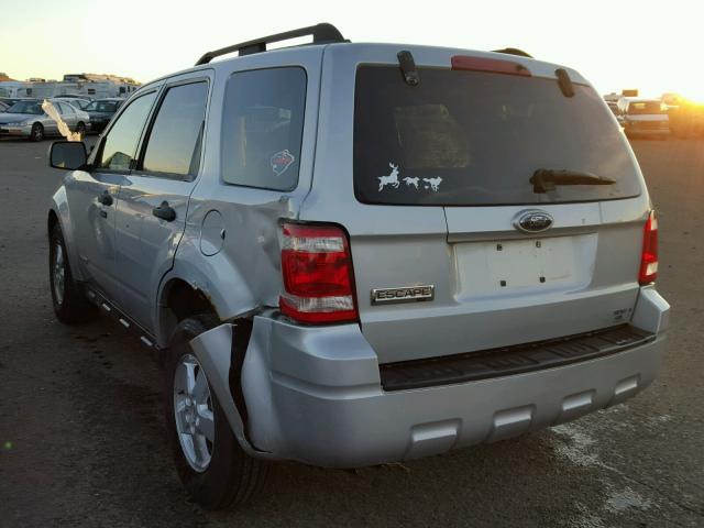 1FMCU03Z88KD76307 - 2008 FORD ESCAPE XLT SILVER photo 3