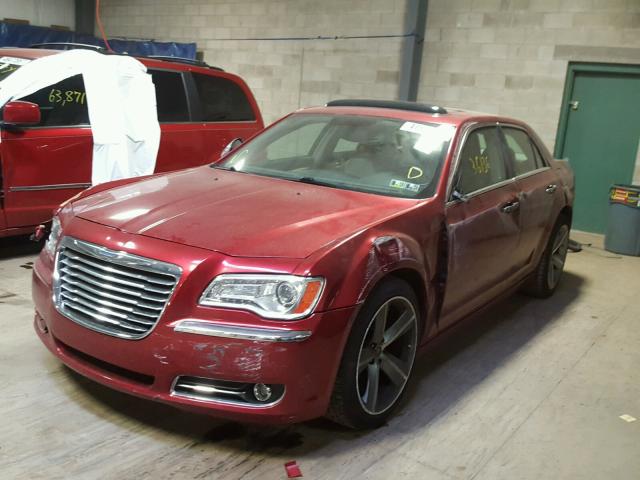 2C3CCACG6CH274553 - 2012 CHRYSLER 300 LIMITE RED photo 2