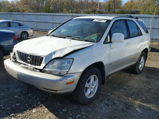 JTJHF10U120276200 - 2002 LEXUS RX 300 WHITE photo 2