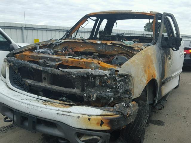 1FTRX18L82NB02532 - 2002 FORD F150 Blanc photo 9