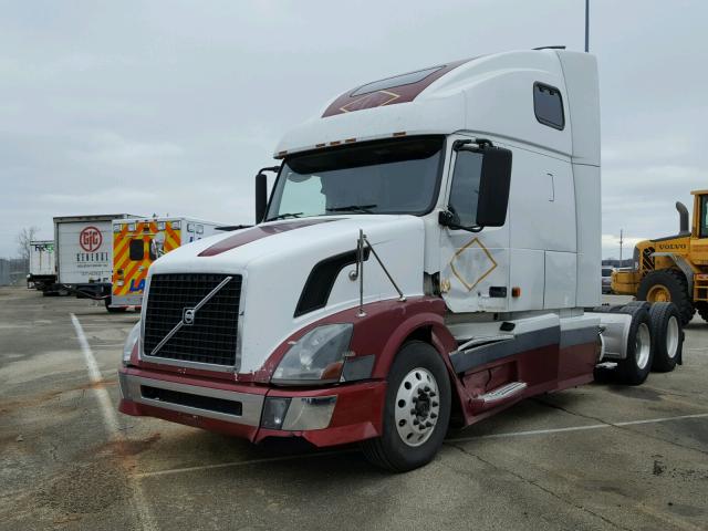 4V4NC9GH36N401037 - 2006 VOLVO VN VNL WHITE photo 2