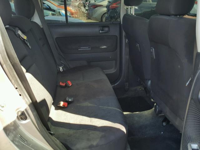 JTLKT324554001621 - 2005 TOYOTA SCION XB Gris foto 6