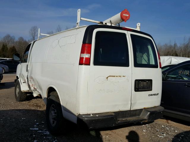 1GCHG35V551102206 - 2005 CHEVROLET EXPRESS G3 WHITE photo 3