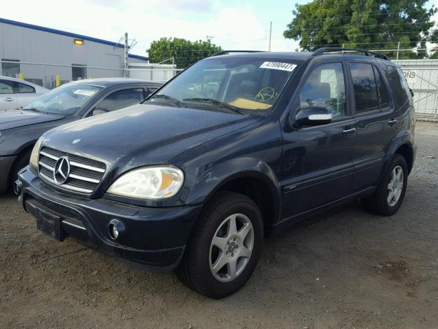 4JGAB75EX2A302934 - 2002 MERCEDES-BENZ ML 500 BLUE photo 2