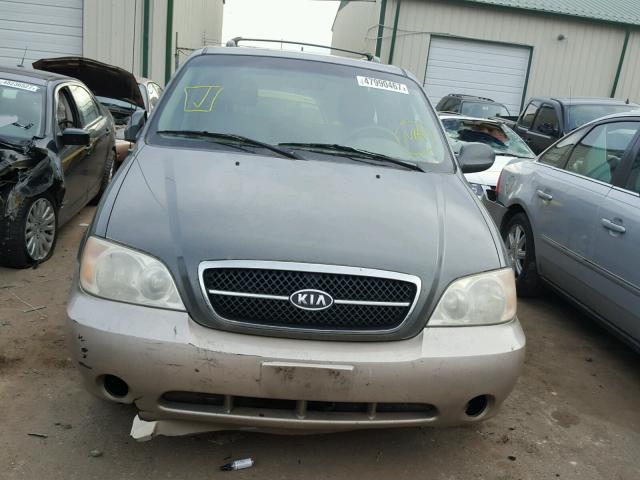 KNDUP131X46546945 - 2004 KIA SEDONA EX TAN photo 9