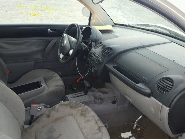 3VWCA21C8YM426684 - 2000 VOLKSWAGEN NEW BEETLE 白色 照片 5