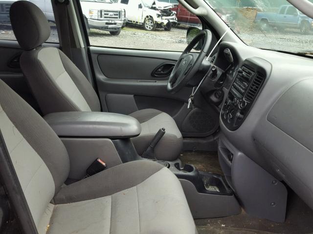 1FMYU02153KA70840 - 2003 FORD ESCAPE XLS BLACK photo 5