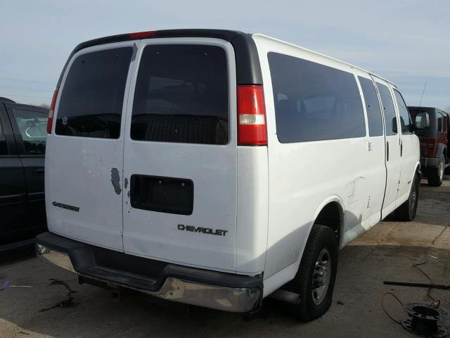 1GAHG39U951250112 - 2005 CHEVROLET EXPRESS G3 WHITE photo 4