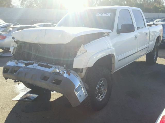 1GCHC23U83F157376 - 2003 CHEVROLET SILVERADO WHITE photo 2