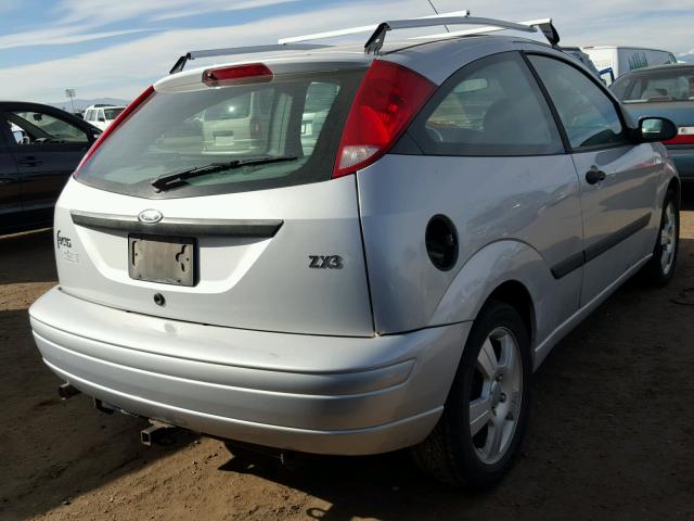 3FAFP31393R133351 - 2003 FORD FOCUS ZX3 SILVER photo 4