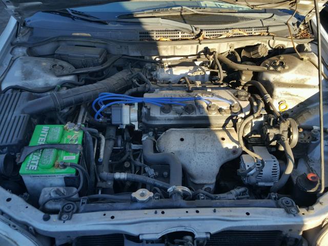 1HGCF8645YA035676 - 2000 HONDA ACCORD DX SILVER photo 7