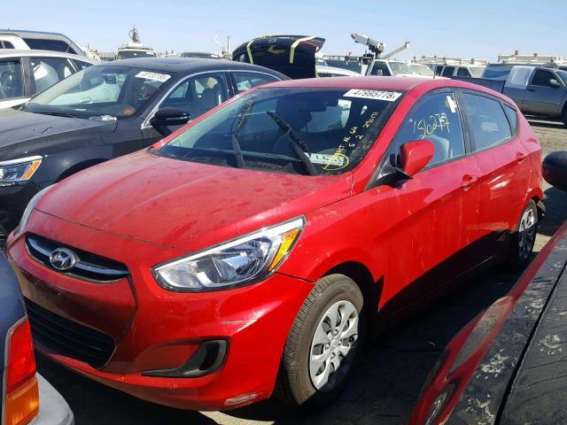 KMHCT5AE2GU290171 - 2016 HYUNDAI ACCENT SE RED photo 2