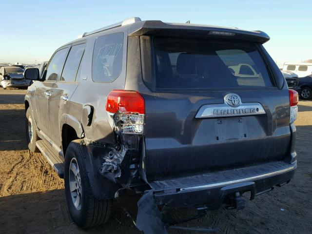 JTEBU5JR5B5049137 - 2011 TOYOTA 4RUNNER SR GRAY photo 3