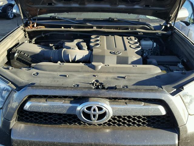 JTEBU5JR5B5049137 - 2011 TOYOTA 4RUNNER SR GRAY photo 7