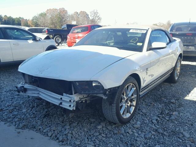 1ZVBP8EN3A5153948 - 2010 FORD MUSTANG WHITE photo 2