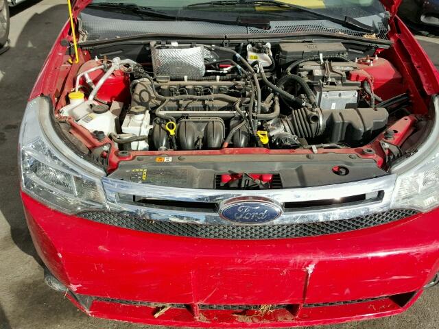 1FAHP33NX8W145262 - 2008 FORD FOCUS SE RED photo 7