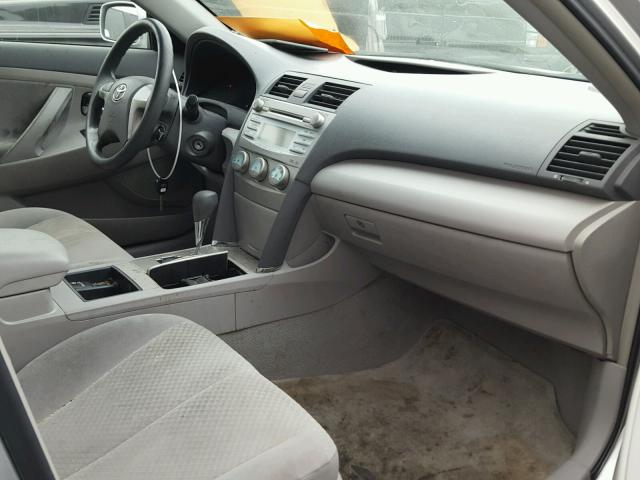 4T4BE46K09R062497 - 2009 TOYOTA CAMRY BASE SILVER photo 5