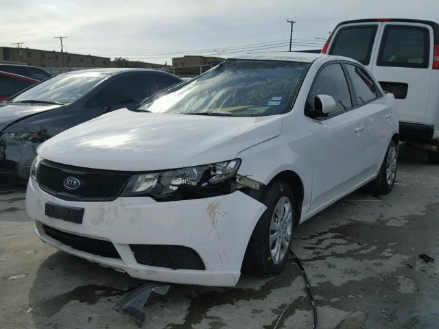 KNAFT4A24A5078694 - 2010 KIA FORTE LX WHITE photo 2