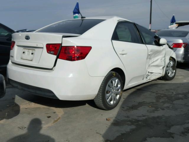 KNAFT4A24A5078694 - 2010 KIA FORTE LX WHITE photo 4