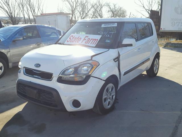 KNDJT2A56C7422559 - 2012 KIA SOUL WHITE photo 2