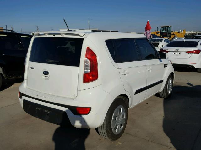 KNDJT2A56C7422559 - 2012 KIA SOUL WHITE photo 4