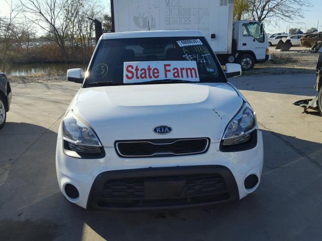 KNDJT2A56C7422559 - 2012 KIA SOUL WHITE photo 9