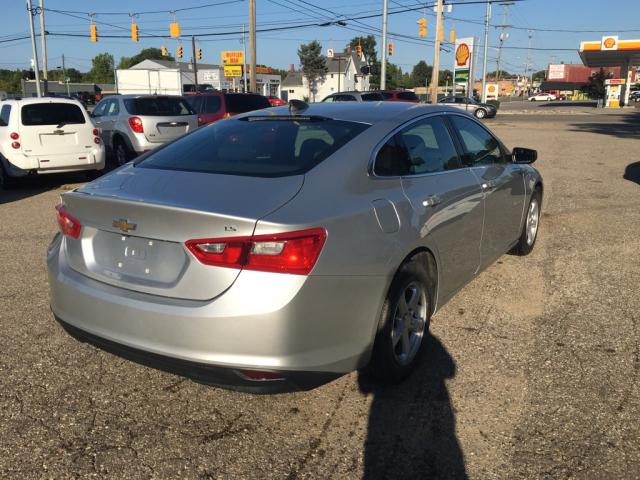 1G1ZB5ST6GF266290 - 2016 CHEVROLET MALIBU LS ვერცხლისფერი ფოტო 4
