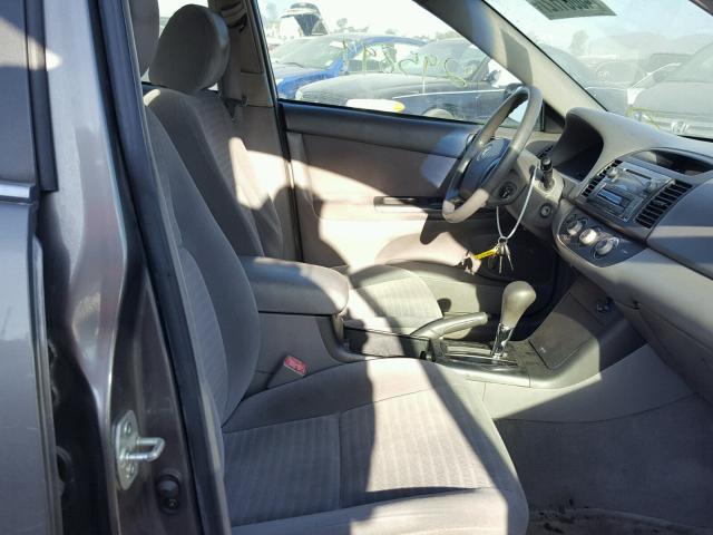 4T1BF32K75U619679 - 2005 TOYOTA CAMRY LE 米色 照片 5