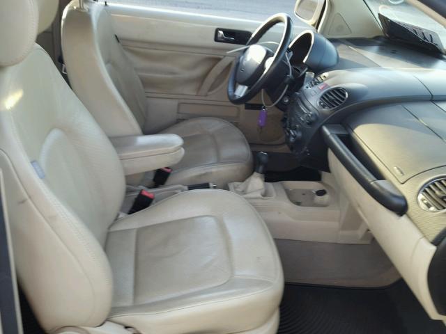 3VWSR31C56M402396 - 2006 VOLKSWAGEN NEW BEETLE 奶油色 照片 5