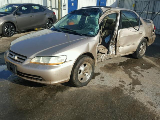 1HGCG165X2A058858 - 2002 HONDA ACCORD EX TAN photo 2