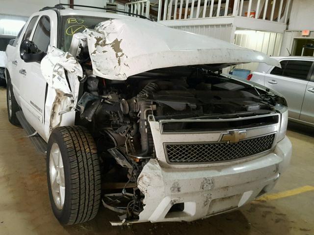 3GNEC12068G192961 - 2008 CHEVROLET AVALANCHE WHITE photo 9