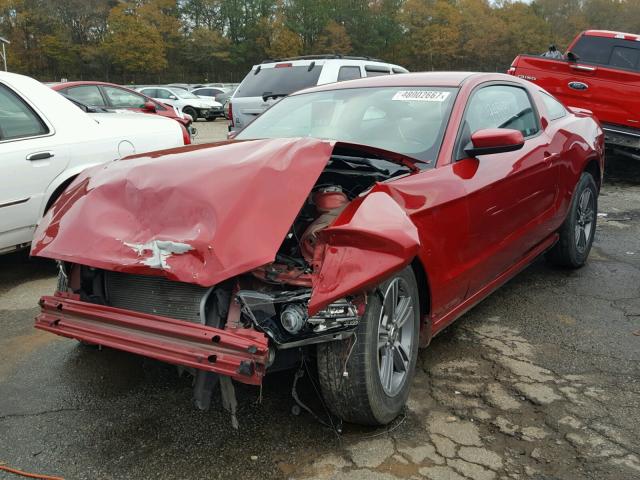 1ZVBP8AM8D5204569 - 2013 FORD MUSTANG RED photo 2